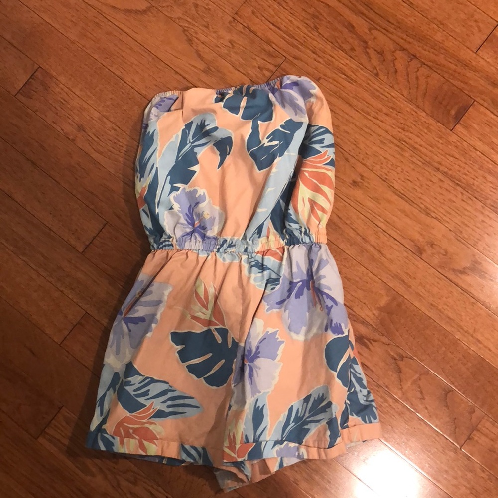 URBAN OUTFITTERS STRAPLESS ROMPER